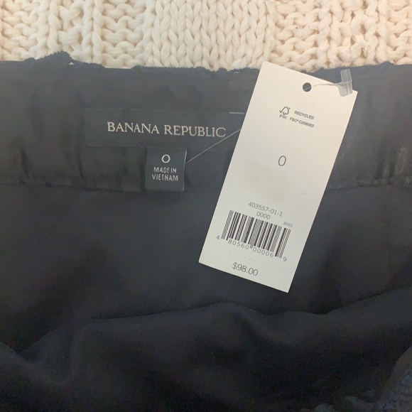 Gorgeous Banana Republic black lace skirt. New with tags! - Picture 2 of 2